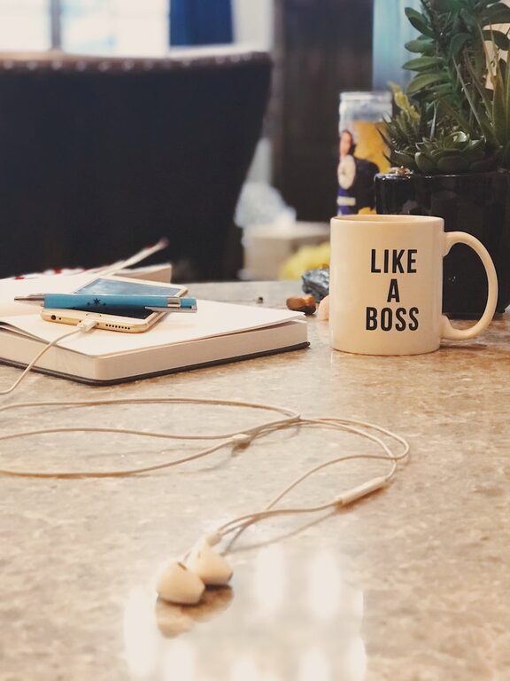 Simple Ways to Personalize Your Workspace for Better Comfort and Focus